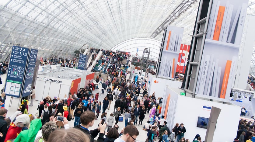 trade_show_crowd.png